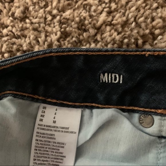 AMERICAN EAGLE | Dark Wash Super Stretch Mid High Rise Shorts - Picture 3 of 4